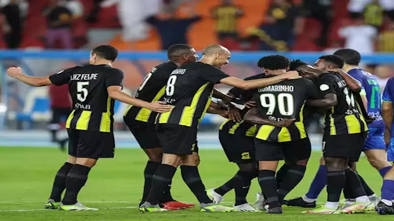 بإهدار ركلتي جزاء.. الاتحاد يرفض صدارة الدوري السعودي